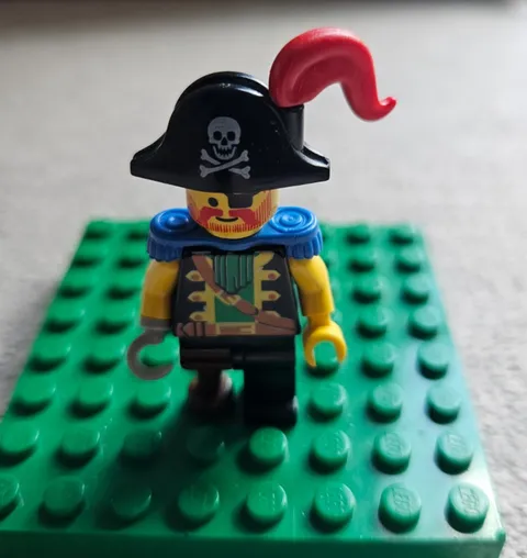 vintage Lego Minifigure Pirate Captain Red Beard pi055