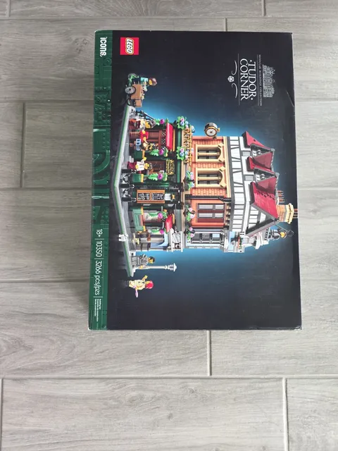 Lego Icons Tudor Corner 10350 EMPTY BOX TAMPA PICK UP ONLY