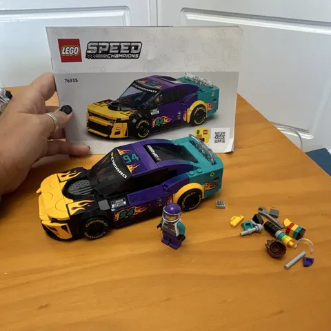 LEGO Speed Champions 76935 NASCAR Next Gen Camaro ZL1 328pc Minifigure