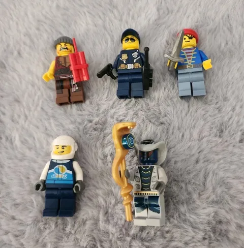 Lego Figures  Minifigure Lot Good condition 5 Total 