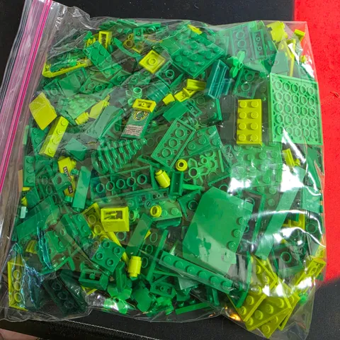 LEGO Bulk Building Bricks Lot 1Lb 5Oz of Assorted Greens     Green1