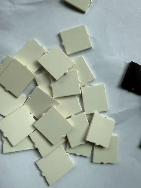 LEGO- NEW #60601-WHITE-GLASS FOR WINDOW-1 X 2 X 2 FLAT FRONT -20 PIECES