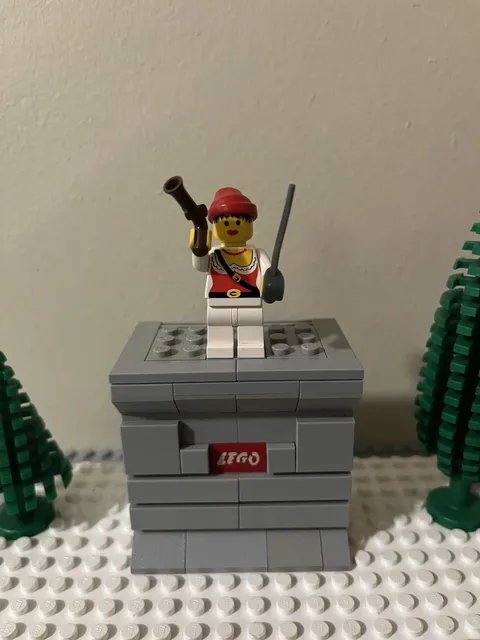 LEGO Pirates: Female Pirate w PISTOL & SWORD, pi058 - From 6273 ROCK ISLAND 1991