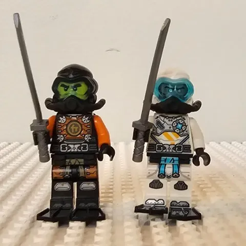 LEGO Ninjago Seabound Scuba Cole and Zane Minifigures