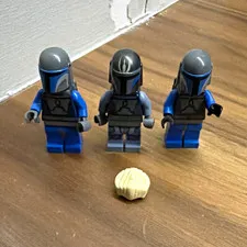 Pre vizsla (no cape) + 2 side mandalorians