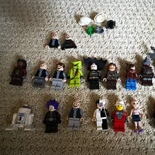 LEGO Minifigure Lot w/ Batman & R2-D2 Plastic Minifigures Age 4+