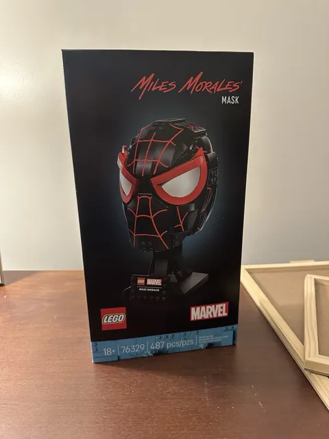 LEGO Marvel Spider-Man: Miles Morales' Mask (76329) 487 pcs 18+ Stand
