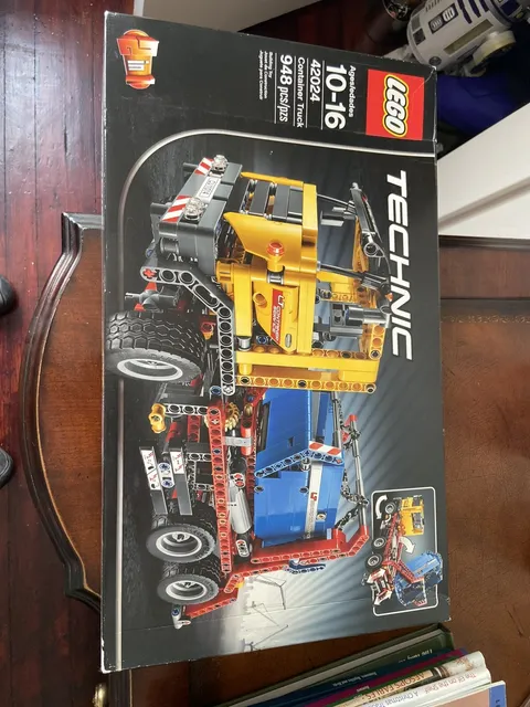 LEGO Technic 42024 Container Truck / Road Grader - Brand NEW! Sealed!