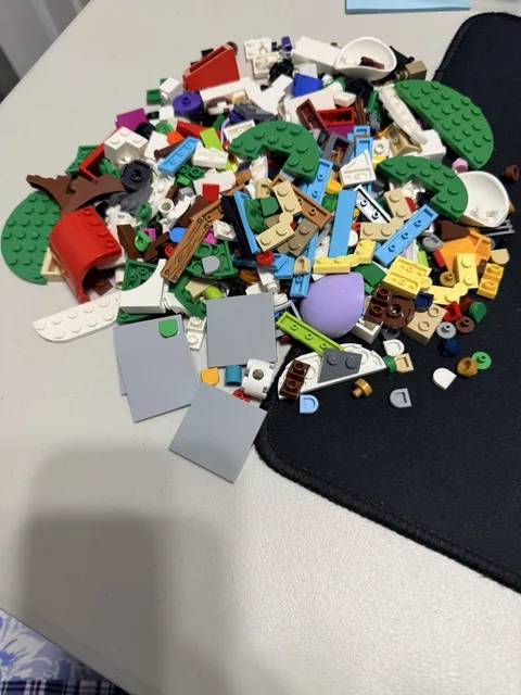 Lego Pieces Total of minimum Of 550
