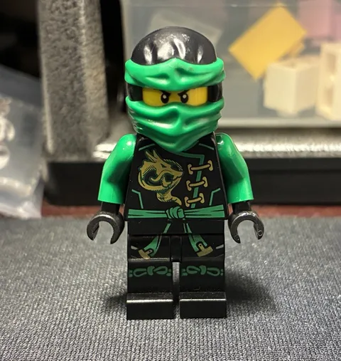 Lego Ninjago Lloyd Minifigure Skybound Green Ninja 70601 Small Ding On Back Neck