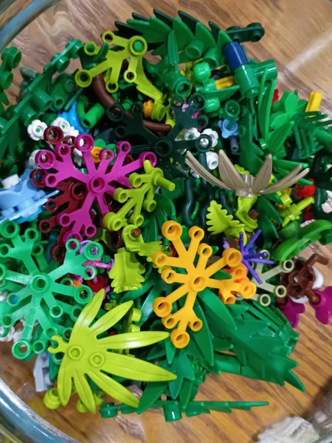 Lego Bulk Plant Foliage 50 Pieces Botanical Leaves Palms Seaweed Bushes Trees