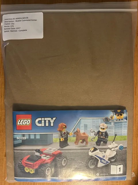 LEGO CITY: Mobile Command Center (60139) - Complete with Manual and Minifigures