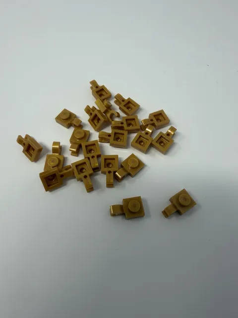 New LEGO Part #61252- Pearl Gold 1 X 1 MOD Plate W/ Horizontal Clip Lot Of 15