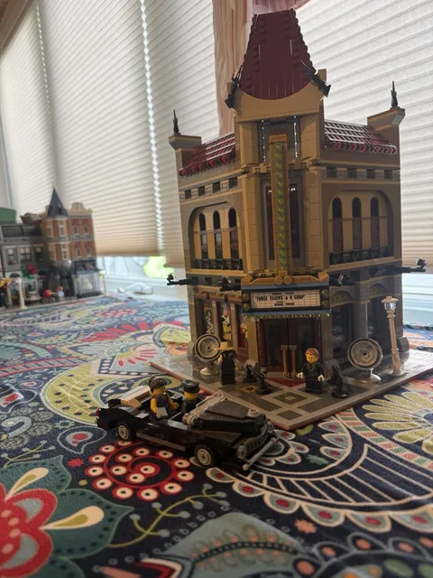 LEGO Creator Expert: Palace Cinema (10232) Complete W/ Manual No Box Retired