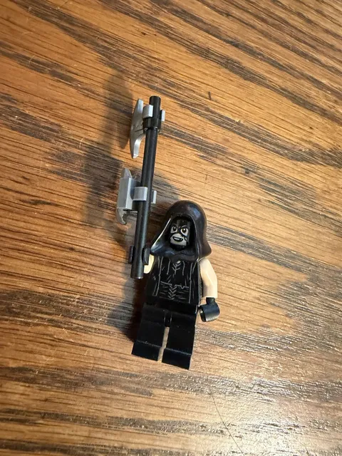 LEGO HARRY POTTER EXECUTIONER MINIFIGURE WITH FREE SHIPPING