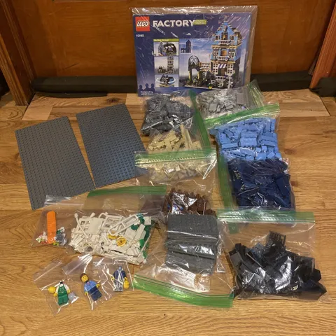 LEGO Factory 10190 MARKET STREET  Complete w/ Mini-figures & Manual Rare
