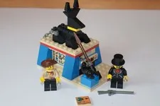 LEGO Adventurers Desert: 5938 Oasis Ambush Not complete