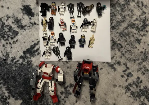 LEGO Star Wars Lot of 22 New /Great Condition Minifigures Droids Access. Mechs
