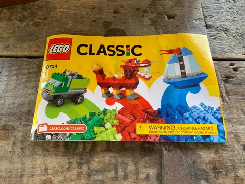  instruction manual for the LEGO Classic Creative Building Box (set 10704)