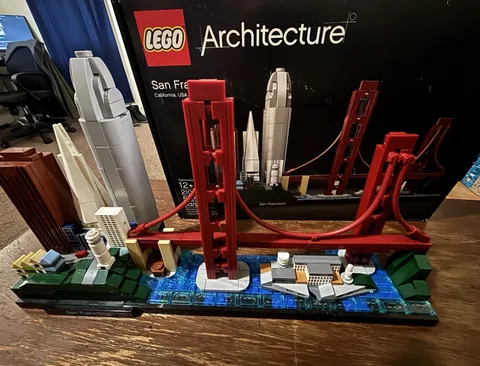 LEGO Architecture Skylines San Francisco 21043 Complete Set 565 pcs 12+
