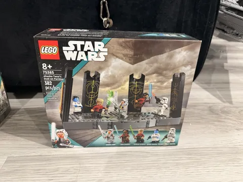 LEGO Star Wars: Ahsoka Tano's Duel On Peridea (75385)