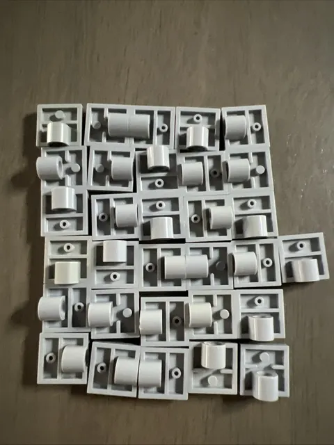 LEGO 10247 Light Bluish Gray Plate Modified 2 x 2 with Pin Hole x31