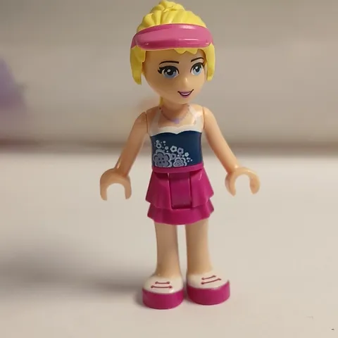 Lego Friends Stephanie Magenta Layered Skirt Dark Blue Top Visor Ha FRND83 41058