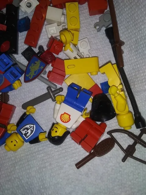 Vintage LEGO Lot 1979–1984 – Space, Castle, Shell, Minifigs, Manuals, Bases