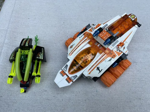 Lego Mars Mission 7648 MT-21 Mobile Mining Unit and 7647 MX-41 Switch Fighter