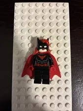 LEGO DC Super Heroes Batwoman Minifigure with Cape Batman 76122