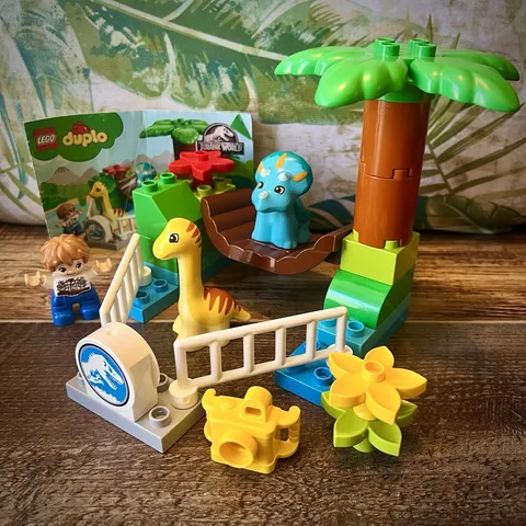 Lego Duplo 10879 Gentle Giants Petting Zoo Jurassic World Dinosaurs & Zookeeper
