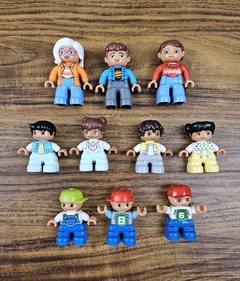 Lego Duplo Figures Lot of 10 People Grandma Dad Mom 7 Children 5 Boys 2 Girls
