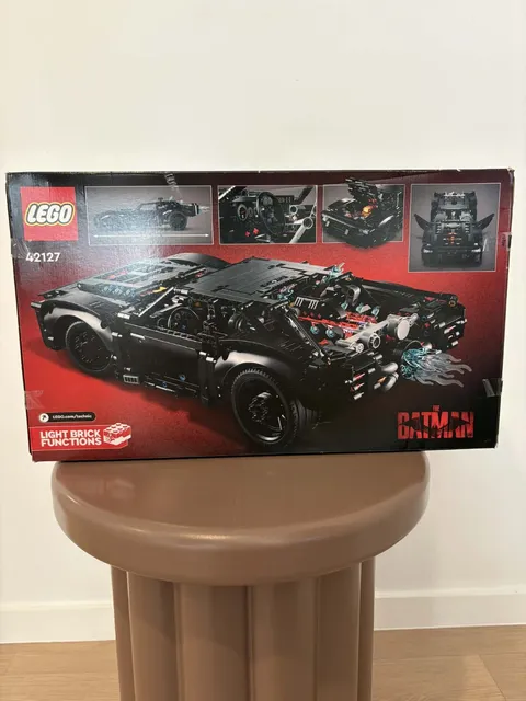 LEGO TECHNIC: THE BATMAN - BATMOBILE (42127)
