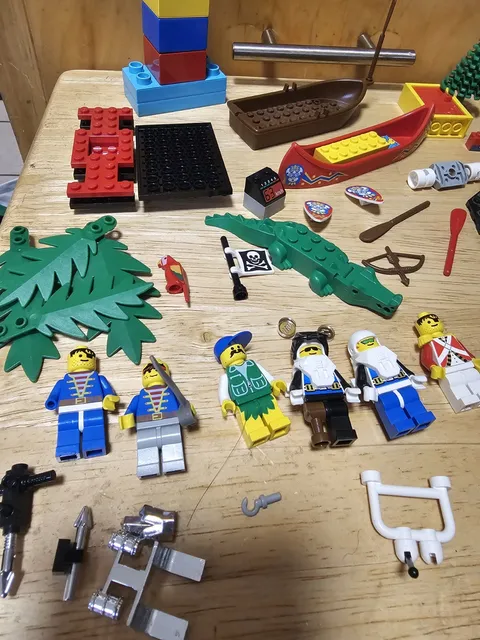 Vintage LEGO Pirates Mixed Lot 6 Minifigures Crocodile Parrot Boats Parts OBO