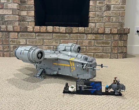 LEGO Star Wars UCS The Razor Crest 75331 6187pcs Display Stand Included