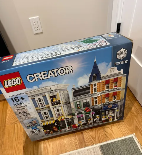 LEGO CREATOR: Assembly Square (10255) CIB