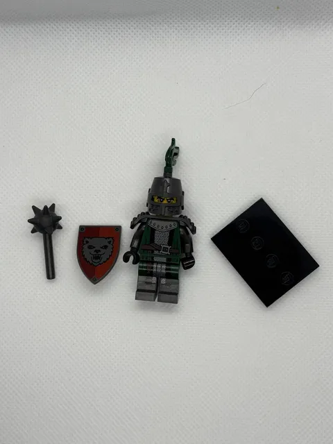 Lego Frightening Knight Collectible Minifigure Series 15 CMF Complete w/ Shield