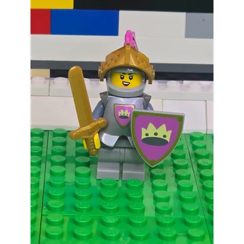 LEGO Knight Of The Yellow Castle Minifigure - Series 23 - Col408