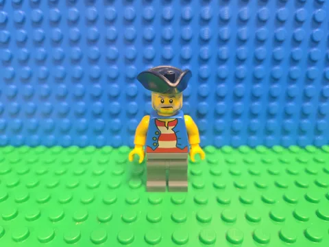 Lego Pirate Minifigure Triangle Hat Pirates 31109 pi186 CMF Lot Rare Retired HTF