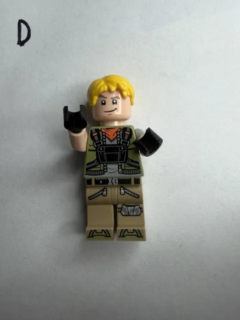 New LEGO Battalion Brawler Minifigure fort001 from Fortnite 77073 Battle Bus