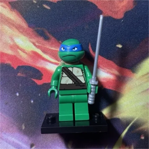 LEGO TMNT Leonardo Minifigure Teenage Mutant Ninja Turtles w/ Sword & Shell