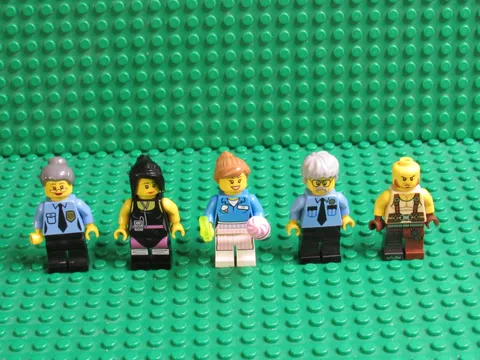 Lot of The LEGO Movie Minifigs Pa Ma Cop Ice Cream Jo  Cardio Carrie Maddox LM27