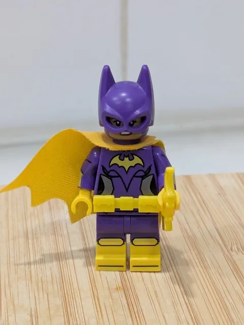 LEGO Batgirl Minifigure The LEGO Batman Movie Purple Suit Yellow Cape