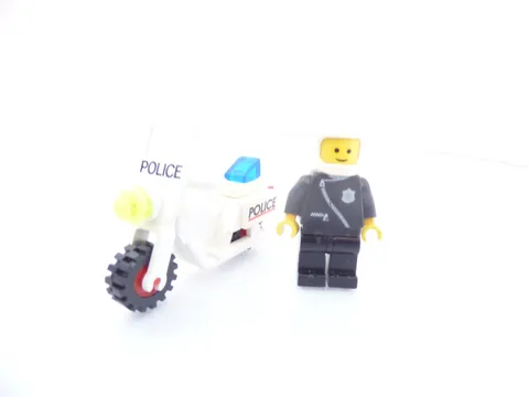 Vintage Police Officer with Motorcycle LEGO Minifigure Lot City 6684