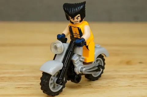LEGO Minifigure X-MEN Wolverine Chopper Showdown 6866 Figure Motorcycle & Claws