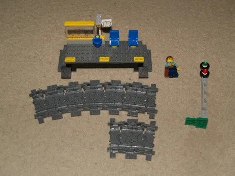 Lego City RC Train Passenger Train 7938 - book 1 train stop set