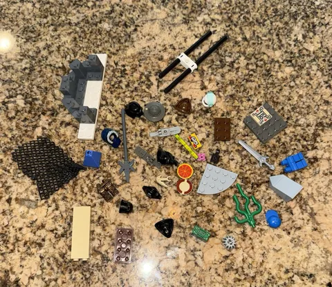 Vtg Lego Lot - Some Rare Minifigs + Accessories