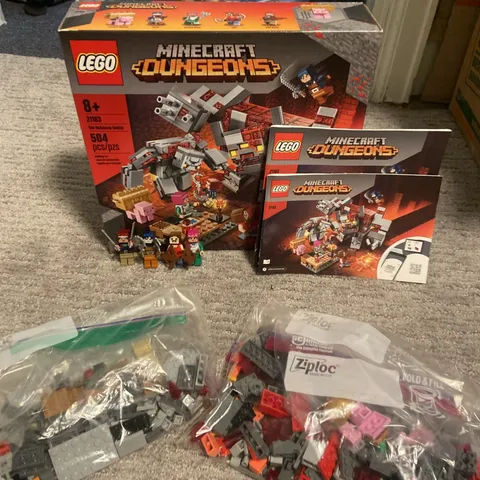 LEGO 21163 Minecraft Redstone Battle Complete + Instructions Retired W/ box