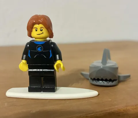 LEGO City Surfer & Shark Minifigures cty0407 60011 2013