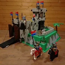 Vintage Lego Castle 6081 King's Mountain Fortress Complete with Instructions